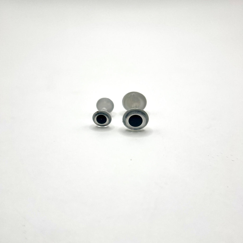Weightless 3D dumbbell eyes in silver finish with high-definition domed pupil, designed for lifelike baitfish fly patterns.
