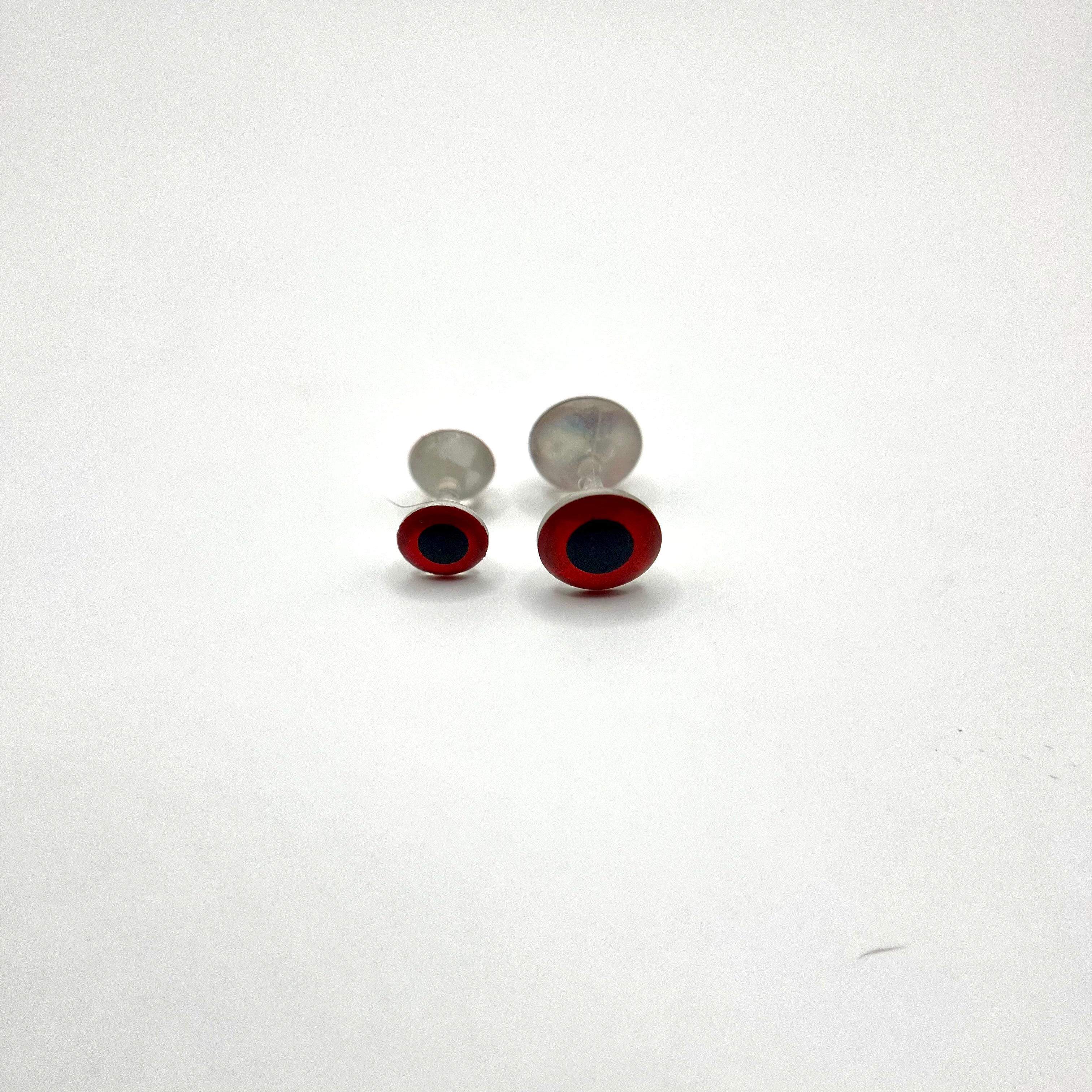 Weightless 3D dumbbell eyes in red finish featuring realistic 3D depth, built for aggressive trigger presentations in saltwater flies.